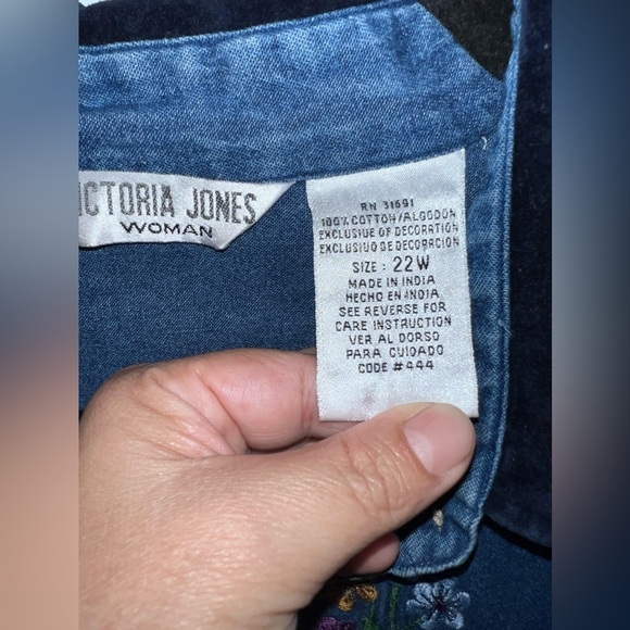 Vintage VICTORIA JONES Womens Dark Wash Denim Long Sleeve Shirt Embroidered - Picture 6 of 10